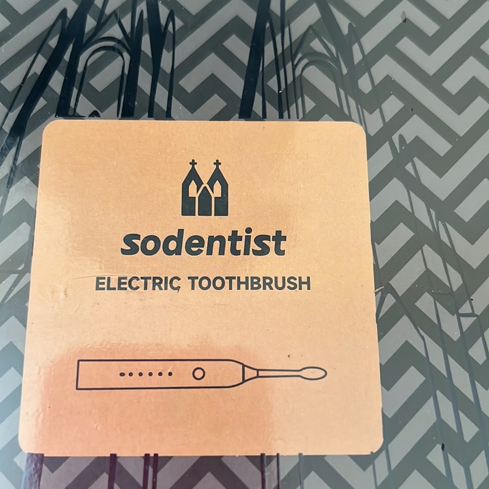 NWT - Sodentist electric toothbrush